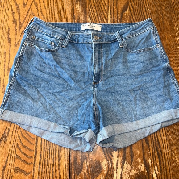 Hollister Women’s Curvy High-Rise 3” Denim Shorts - Picture 1 of 3